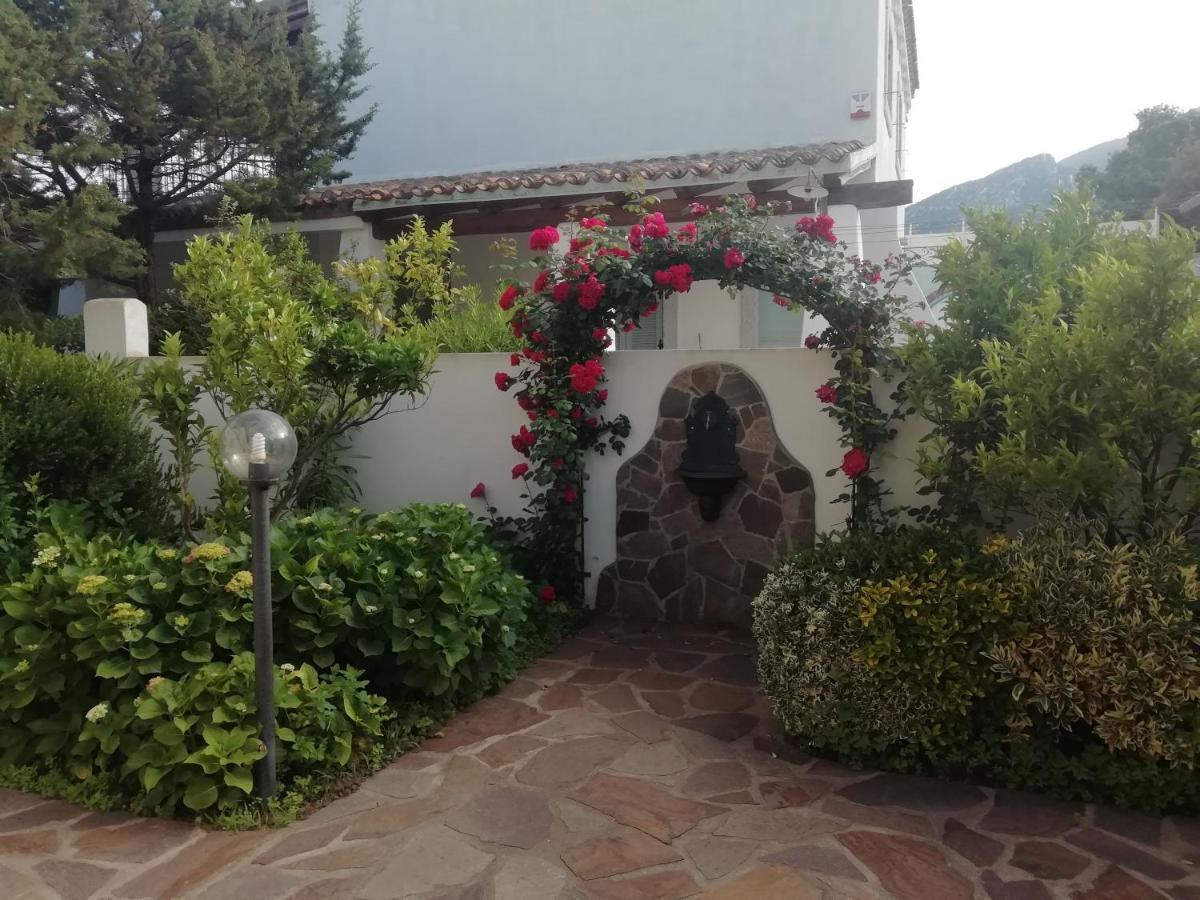 Casa Vacanze Villa Rosa Cala Gonone Exterior photo